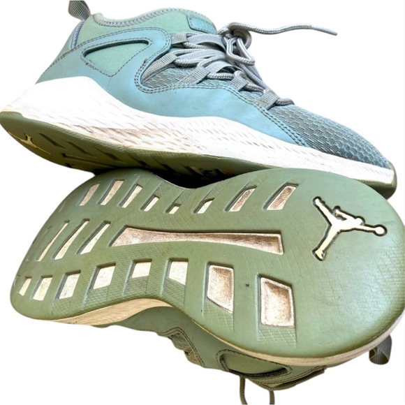 Jordan Formula 23 Sneakers, 5Y - Picture 4 of 4